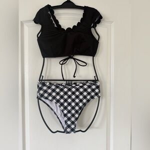 Cupshe - Black and White Gingham Scalloped Cap Sleeve Bikini - Size Small
